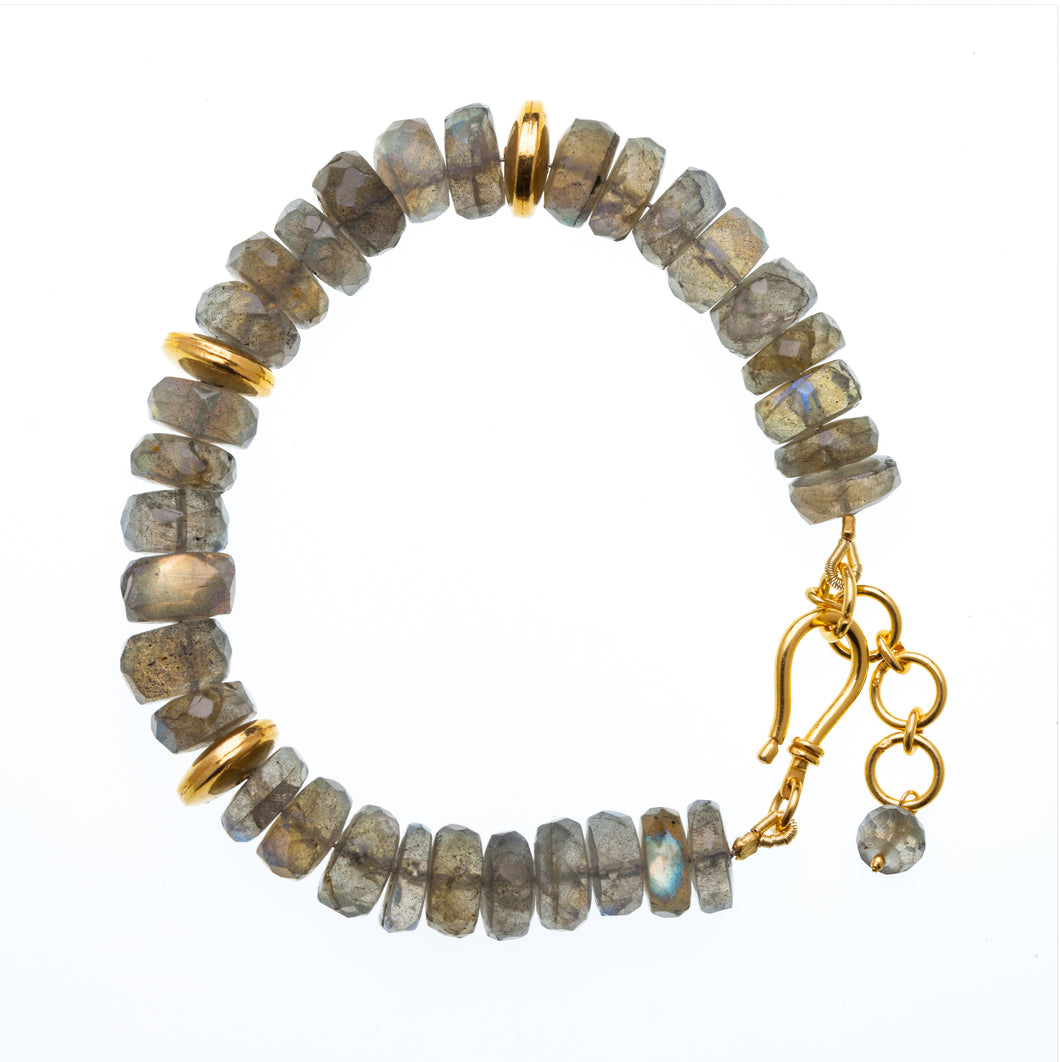 Bracelet of Labradorite Gemstone in 24kt gold vermeil B008-L